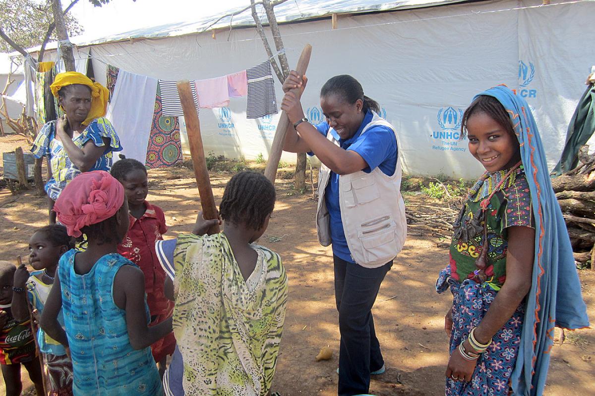 LWF-team-leader-in-Cameroon-helping-Women-and-Children-in-Ngam-refugee-site-in-pounding-maize_0